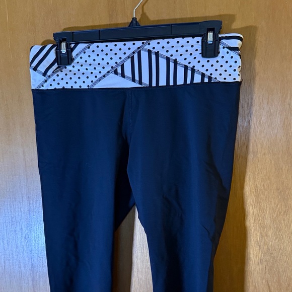 Lululemon Athletica Flawed Black and White Lululemon Run: Inspire Crop II - Picture 2 of 6